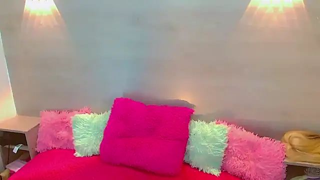 Daniela Pink  online show from March 20, 2025, 9:35 pm