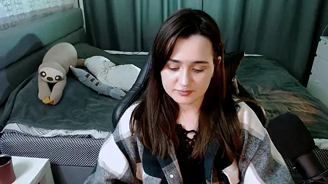 KiraYammy online show from February 14, 2025, 5:57 pm