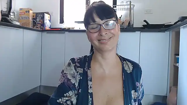 Snapshot of HellenLatin chatting on June 24, 2026, 2:37 pm HellenLatin online show from June 24, 2026, 2:37 pm