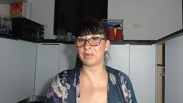 HellenLatin online show from June 11, 2026, 2:53 am
