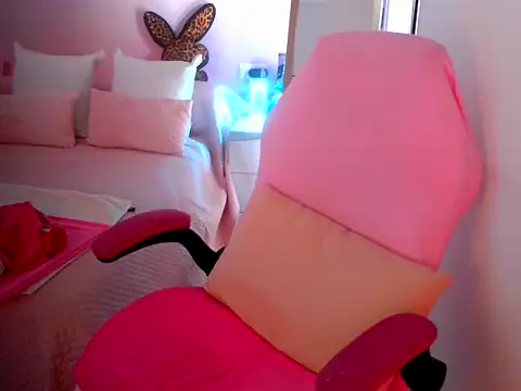 aubade246 online show from October 31, 2025, 9:28 am