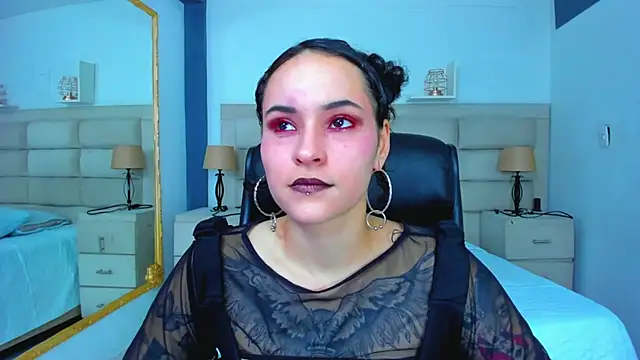 AnnyThompson  online show from September 17, 2025, 8:55 pm