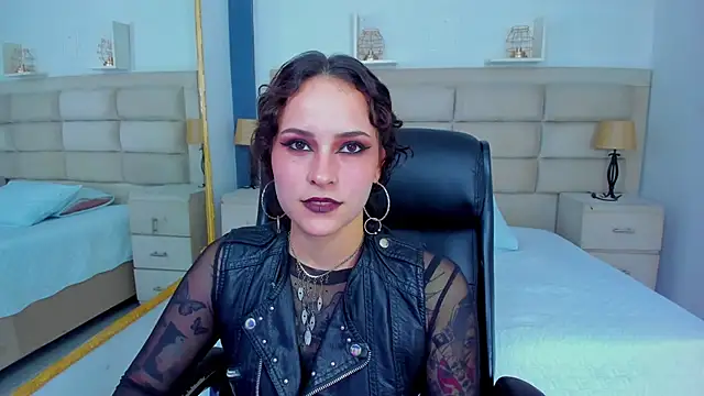 AnnyThompson  online show from October 10, 2025, 9:04 pm