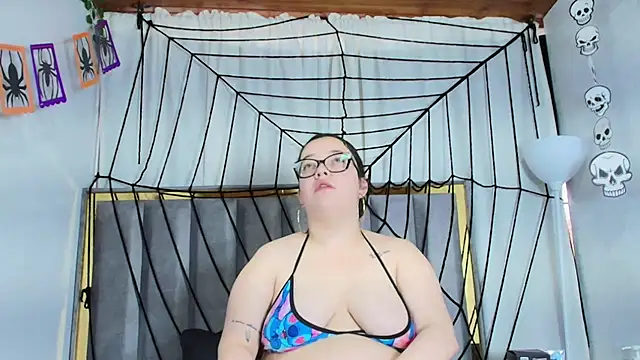 Zoe Curvy online show from October 8, 2025, 12:17 pm