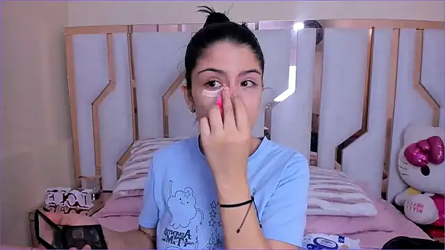 TifanyChill online show from November 4, 2025, 7:39 pm