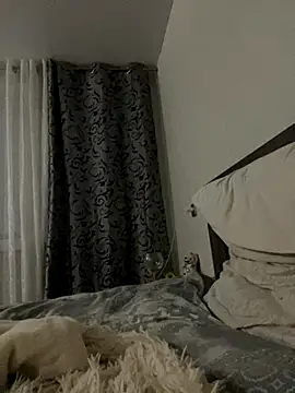 Kristis43 online show from October 9, 2025, 4:07 pm