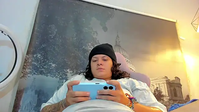 snowflake xxx online show from October 13, 2025, 3:46 pm