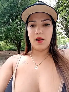 camiysebas21 online show from September 17, 2025, 8:33 pm