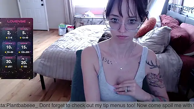 Plantbabeee online show from March 5, 2025, 4:13 pm