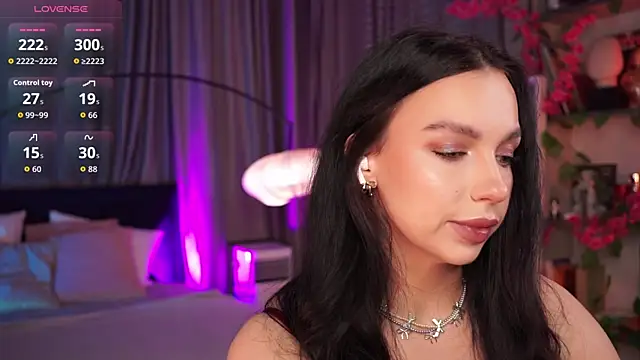 LunaNight online show from September 19, 2025, 8:24 pm