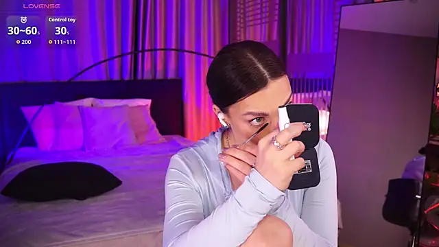 LunaNight online show from December 16, 2025, 8:35 pm