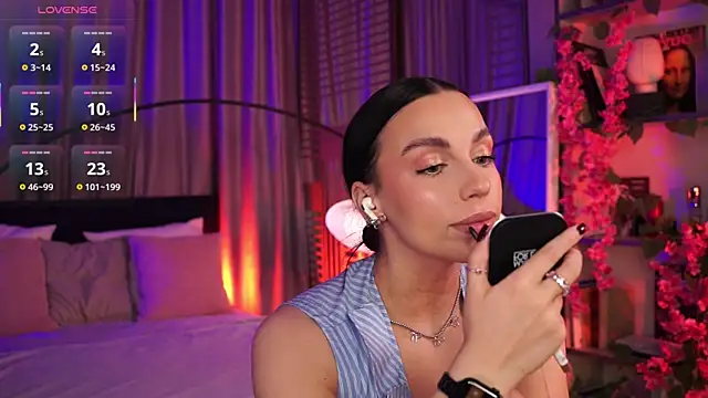 LunaNight online show from October 26, 2025, 8:31 pm