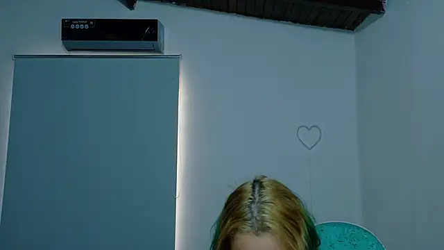 Snapshot of WandaDoll chatting on February 10, 2026, 12:04 pm WandaDoll online show from February 10, 2026, 12:04 pm