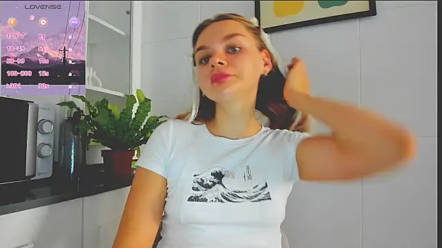Snapshot of Molly_sweetie chatting on July 21, 2026, 6:26 am Molly sweetie online show from July 21, 2026, 6:26 am