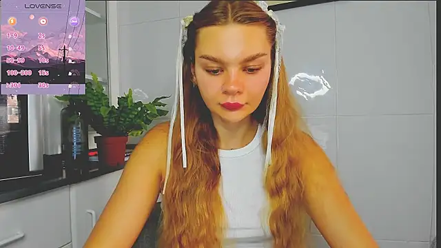 Snapshot of Molly_sweetie chatting on July 18, 2026, 6:33 am Molly sweetie online show from July 18, 2026, 6:33 am