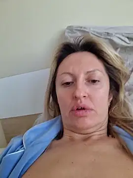 Miss    Mia  online show from December 14, 2025, 7:25 am