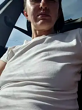 Miss    Mia  online show from September 17, 2025, 11:01 am