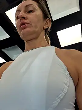 Miss    Mia  online show from April 23, 2026, 8:21 am
