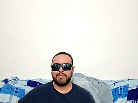 Snapshot of ElSunEagle chatting on April 8, 2026, 2:13 am ElSunEagle online show from April 8, 2026, 2:13 am