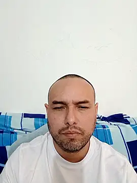 Snapshot of ElSunEagle chatting on February 8, 2026, 5:32 pm ElSunEagle online show from February 8, 2026, 5:32 pm