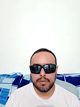 Snapshot of ElSunEagle chatting on April 1, 2026, 2:24 am ElSunEagle online show from April 1, 2026, 2:24 am