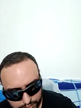 Snapshot of ElSunEagle chatting on April 4, 2026, 2:40 am ElSunEagle online show from April 4, 2026, 2:40 am