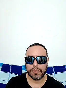 Snapshot of ElSunEagle chatting on April 3, 2026, 1:56 am ElSunEagle online show from April 3, 2026, 1:56 am