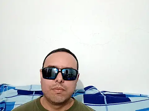 Snapshot of ElSunEagle chatting on April 10, 2026, 2:29 am ElSunEagle online show from April 10, 2026, 2:29 am