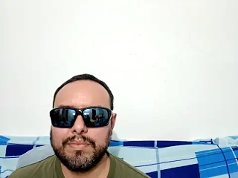 Snapshot of ElSunEagle chatting on April 9, 2026, 2:35 am ElSunEagle online show from April 9, 2026, 2:35 am