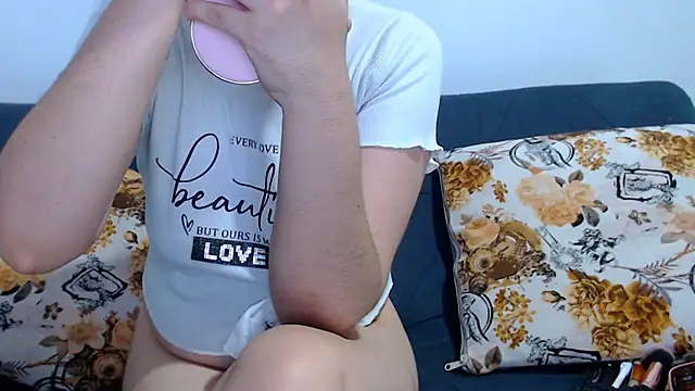 sofi-rojas1 online show from September 26, 2025, 12:50 am