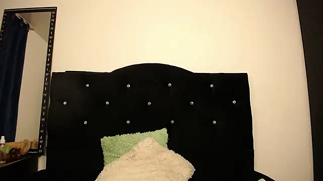 sweet skylove  online show from June 27, 2026, 1:11 am