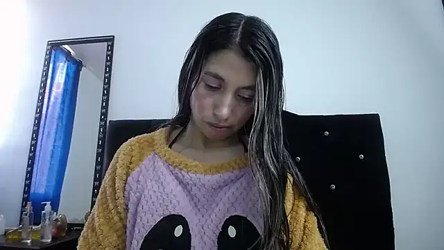 sweet skylove  online show from July 29, 2026, 1:32 pm