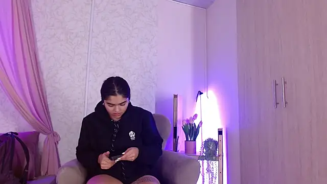 GiselOrtiz online show from August 6, 2026, 11:27 am
