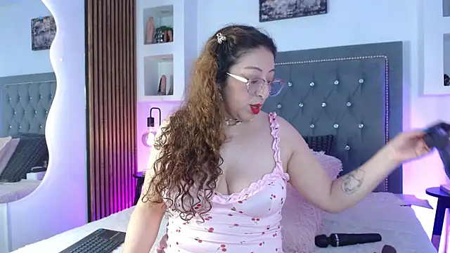 AnnadirtyXo online show from June 25, 2026, 4:54 am