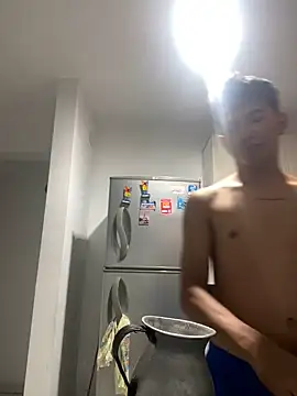 Leonarrrd 01 online show from March 16, 2025, 5:03 am