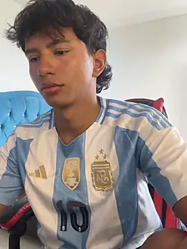 Leonarrrd 01 online show from November 25, 2025, 9:04 pm