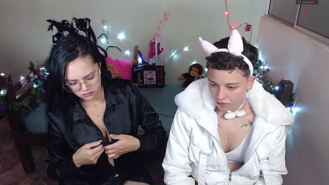 Antonella Cruz02 online show from February 12, 2025, 2:45 am