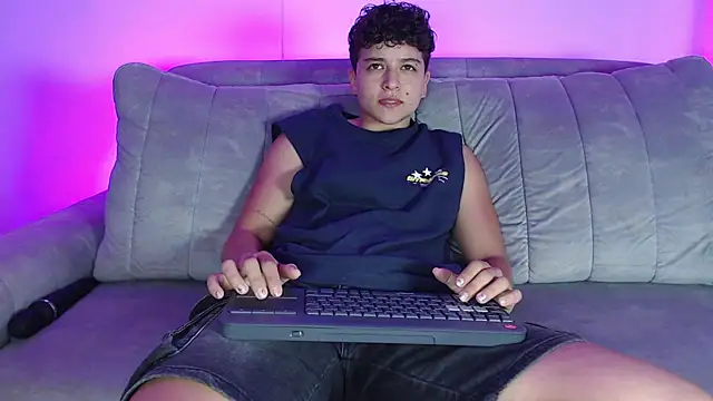 Antonella Cruz02 online show from July 25, 2026, 10:49 pm