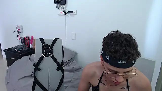 Antonella Cruz02 online show from March 16, 2025, 8:10 pm