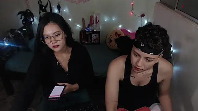 Antonella Cruz02 online show from February 19, 2025, 2:12 am