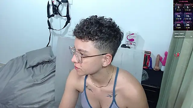 Antonella Cruz02 online show from March 12, 2025, 3:46 am