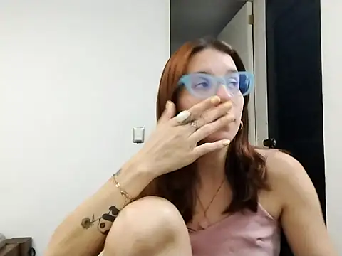 Luna-e-Franco1 online show from October 19, 2025, 1:30 am