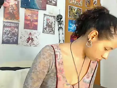 kiaraleono1302 online show from December 16, 2025, 1:21 am