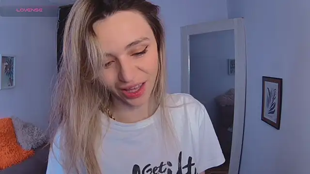 Lucy Princes online show from March 20, 2025, 5:02 am