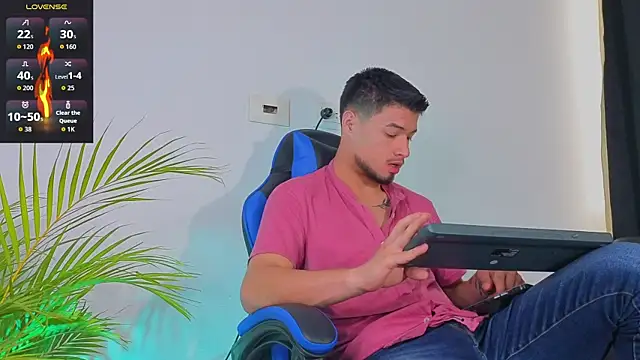 EdwardRoss  online show from October 16, 2025, 8:28 pm