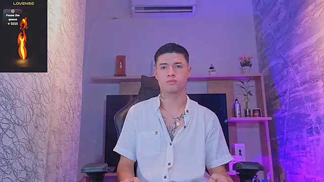 EdwardRoss  online show from June 26, 2026, 8:58 pm