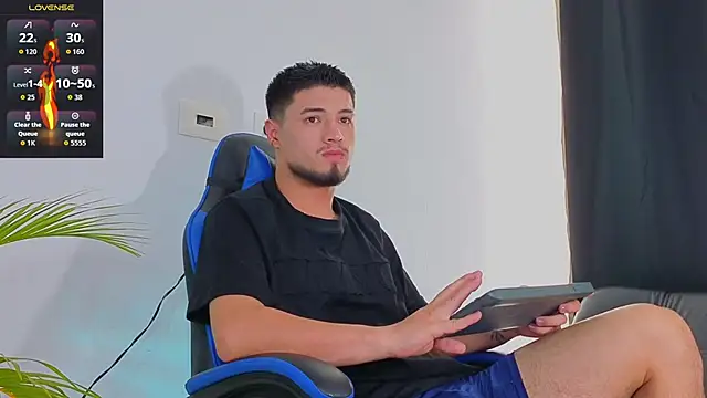 EdwardRoss  online show from November 5, 2025, 6:55 pm