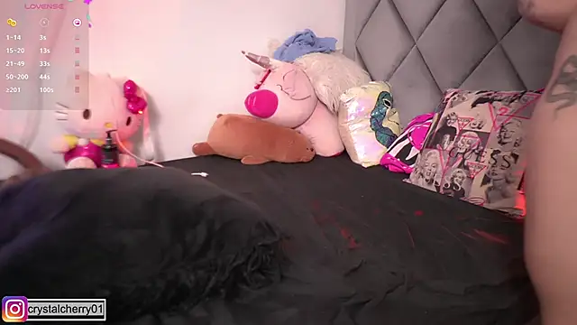 crystalcherr online show from October 11, 2025, 2:18 pm