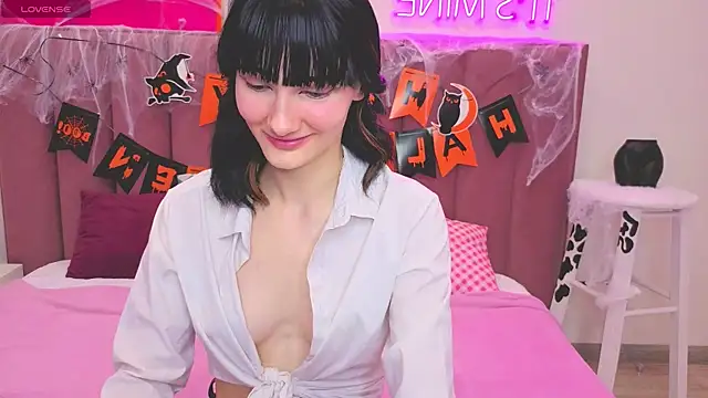 Lili flowerr online show from October 29, 2025, 11:09 am