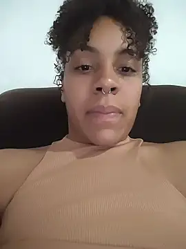 Julia Pretinha online show from December 15, 2025, 1:06 pm